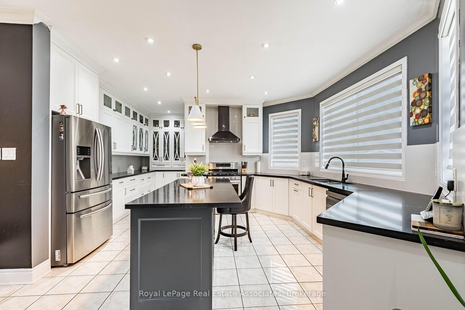 Photo 17 of 37 Latania Boulevard, Brampton, Vales of Castlemore — HOMEH