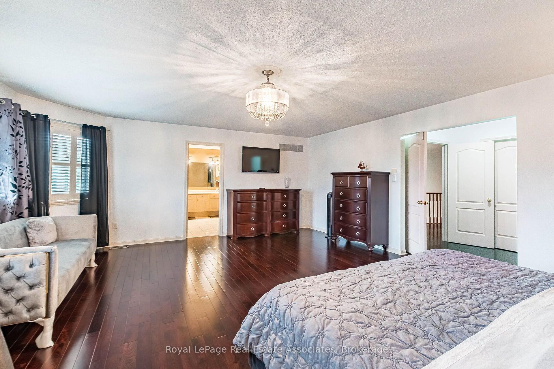 Photo 30 of 37 Latania Boulevard, Brampton, Vales of Castlemore — HOMEH