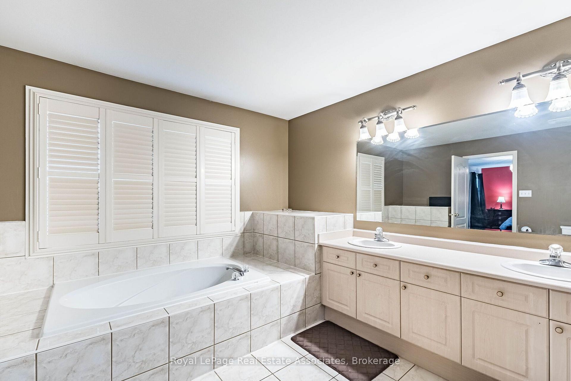 Photo 31 of 37 Latania Boulevard, Brampton, Vales of Castlemore — HOMEH