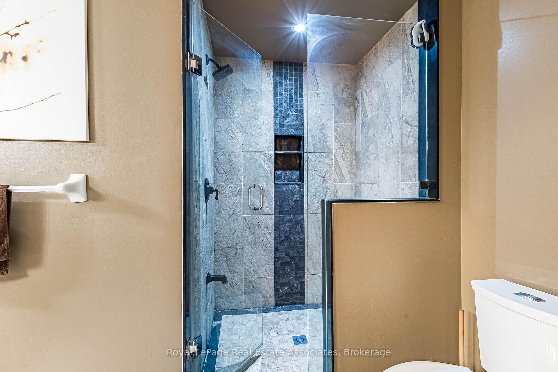 Photo 33 of 37 Latania Boulevard, Brampton, Vales of Castlemore — HOMEH