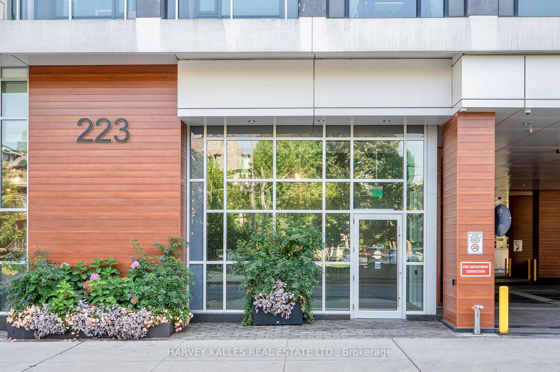 Photo 3 of Unit 410, 223 St Clair Avenue W, Toronto, Casa Loma — HOMEH