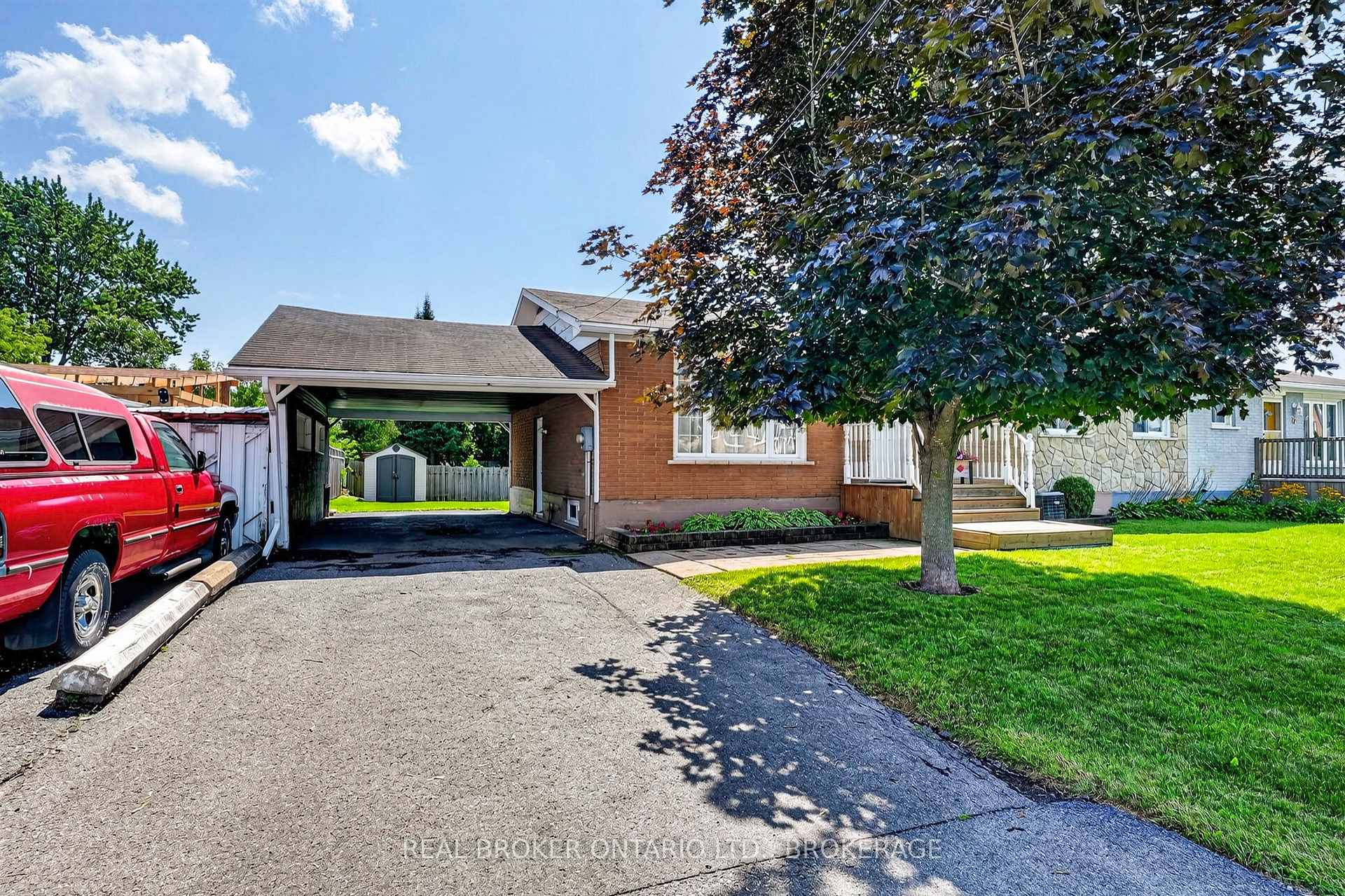 Photo 2 of 40 McKenzie Street W, Cornwall, Cornwall — HOMEH