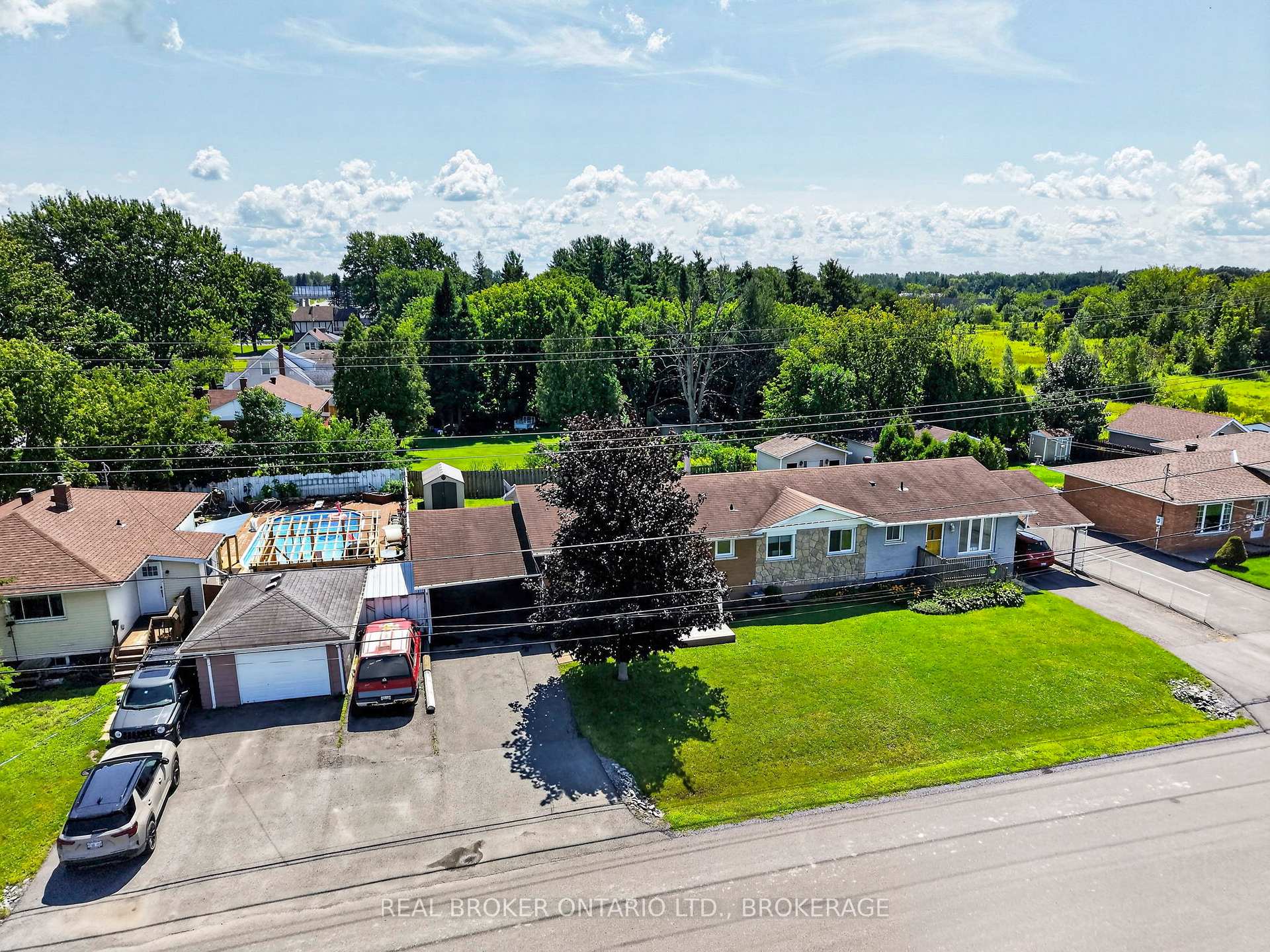Photo 3 of 40 McKenzie Street W, Cornwall, Cornwall — HOMEH
