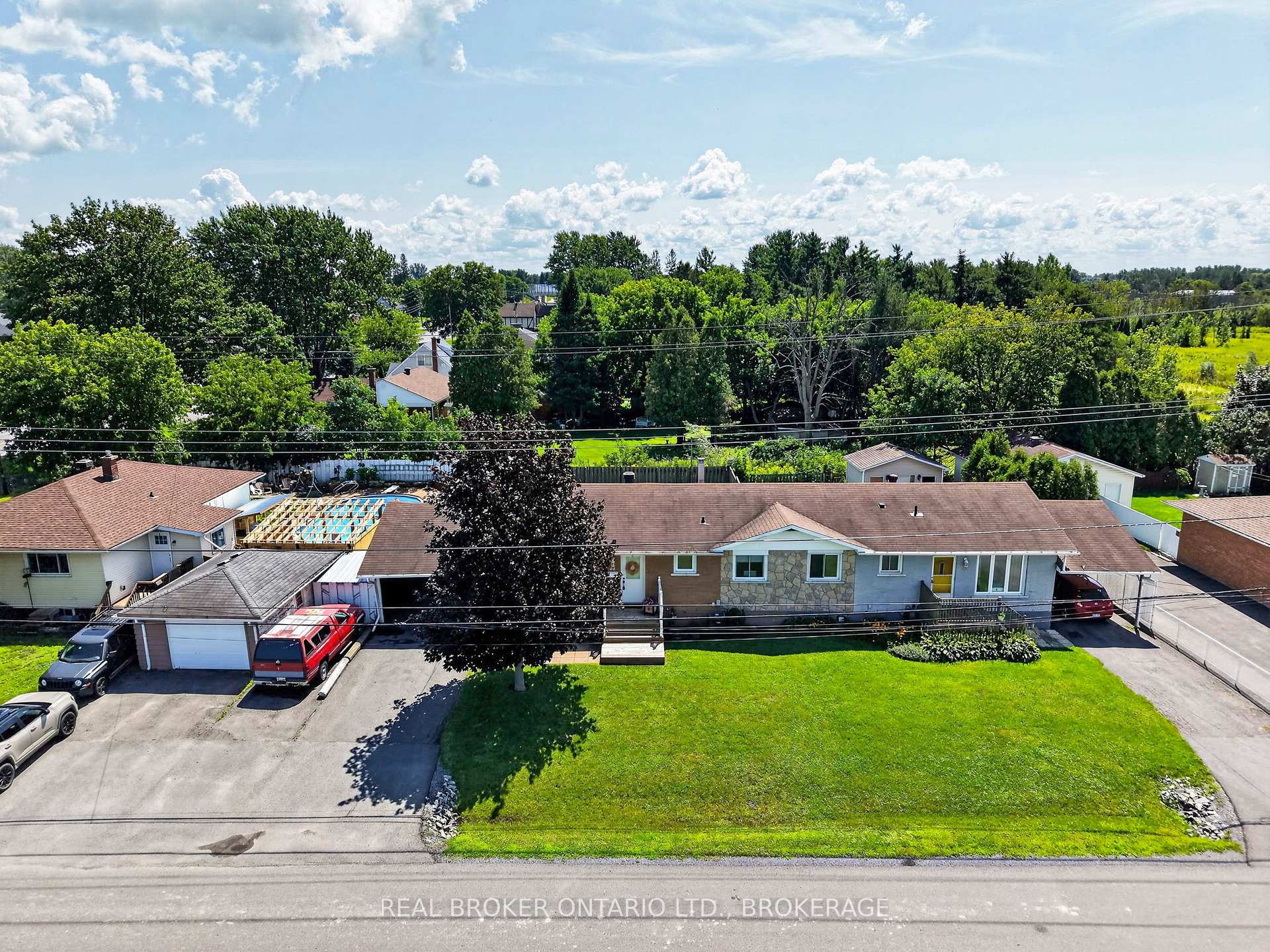 Photo 4 of 40 McKenzie Street W, Cornwall, Cornwall — HOMEH
