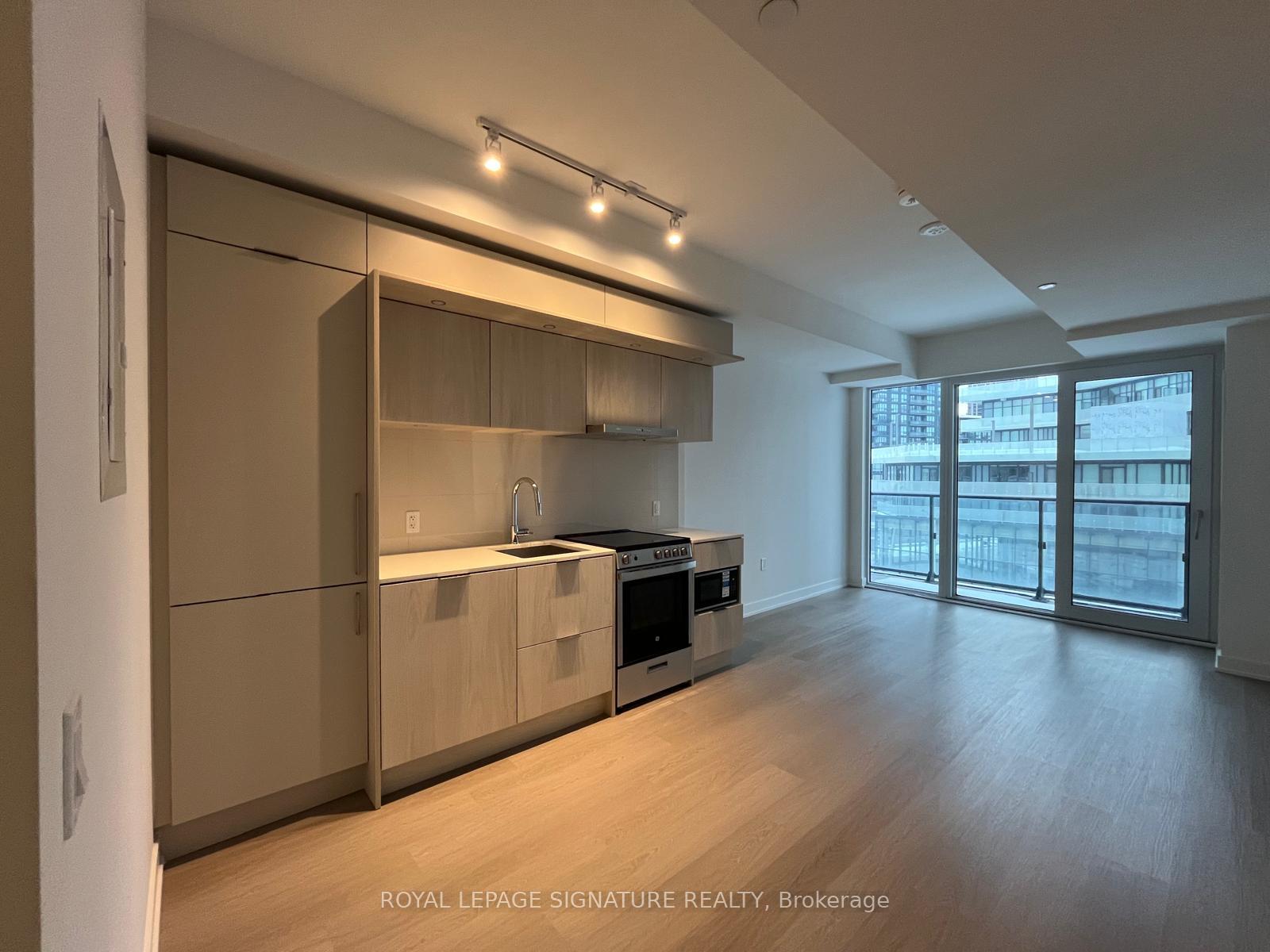 Front of Unit 312, 448 Burnhamthorpe Road W
