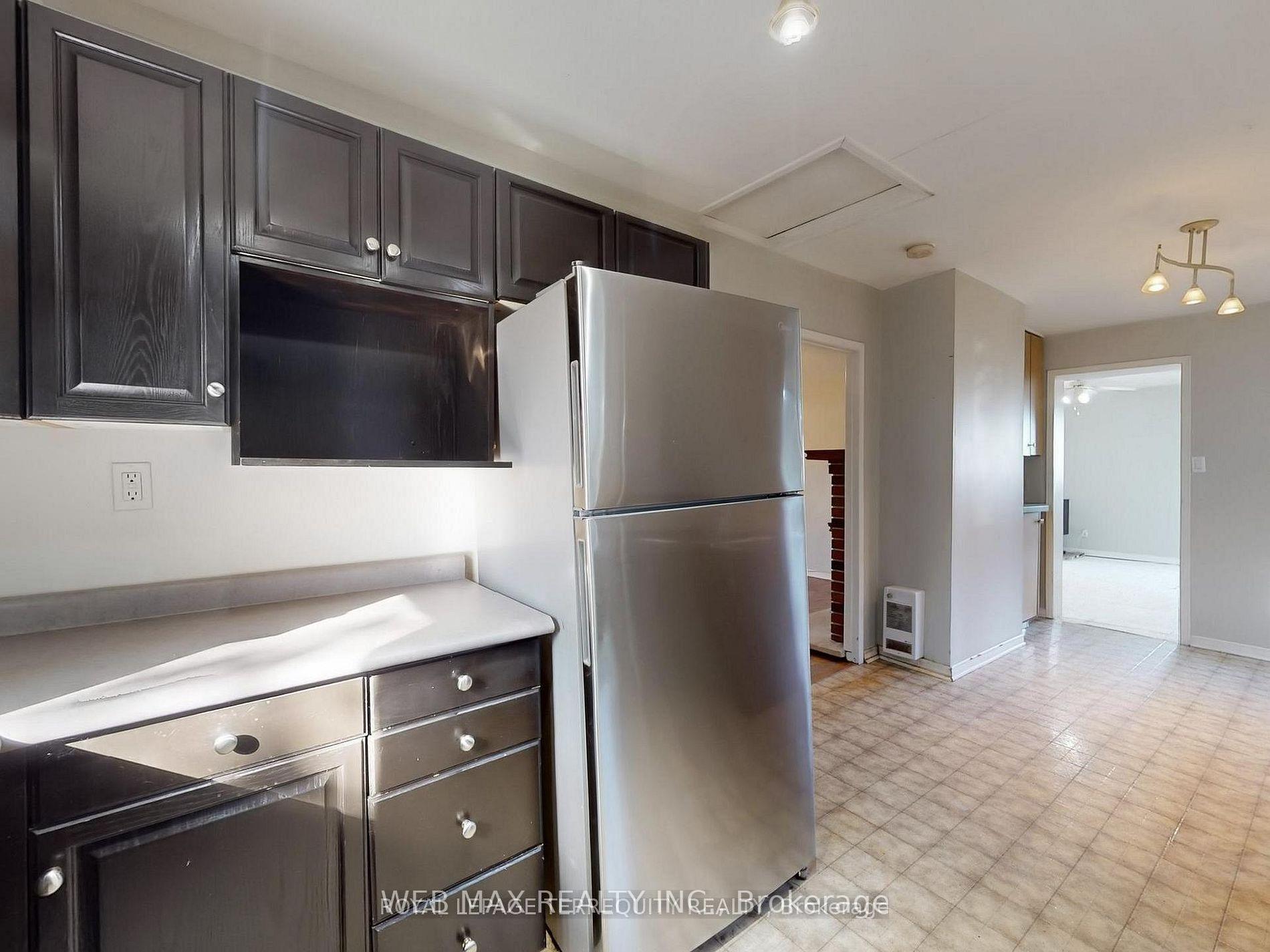 Photo 10 of 40 Brennan Avenue, Barrie, South Shore — HOMEH