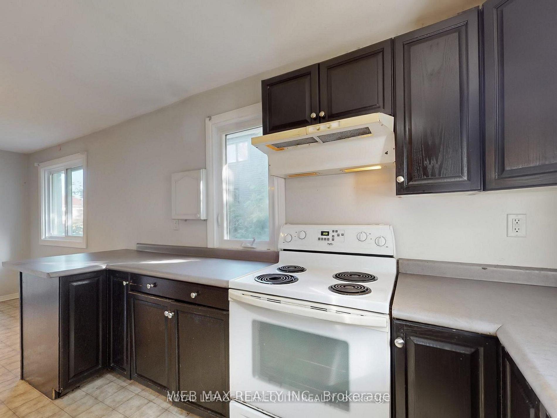 Photo 11 of 40 Brennan Avenue, Barrie, South Shore — HOMEH