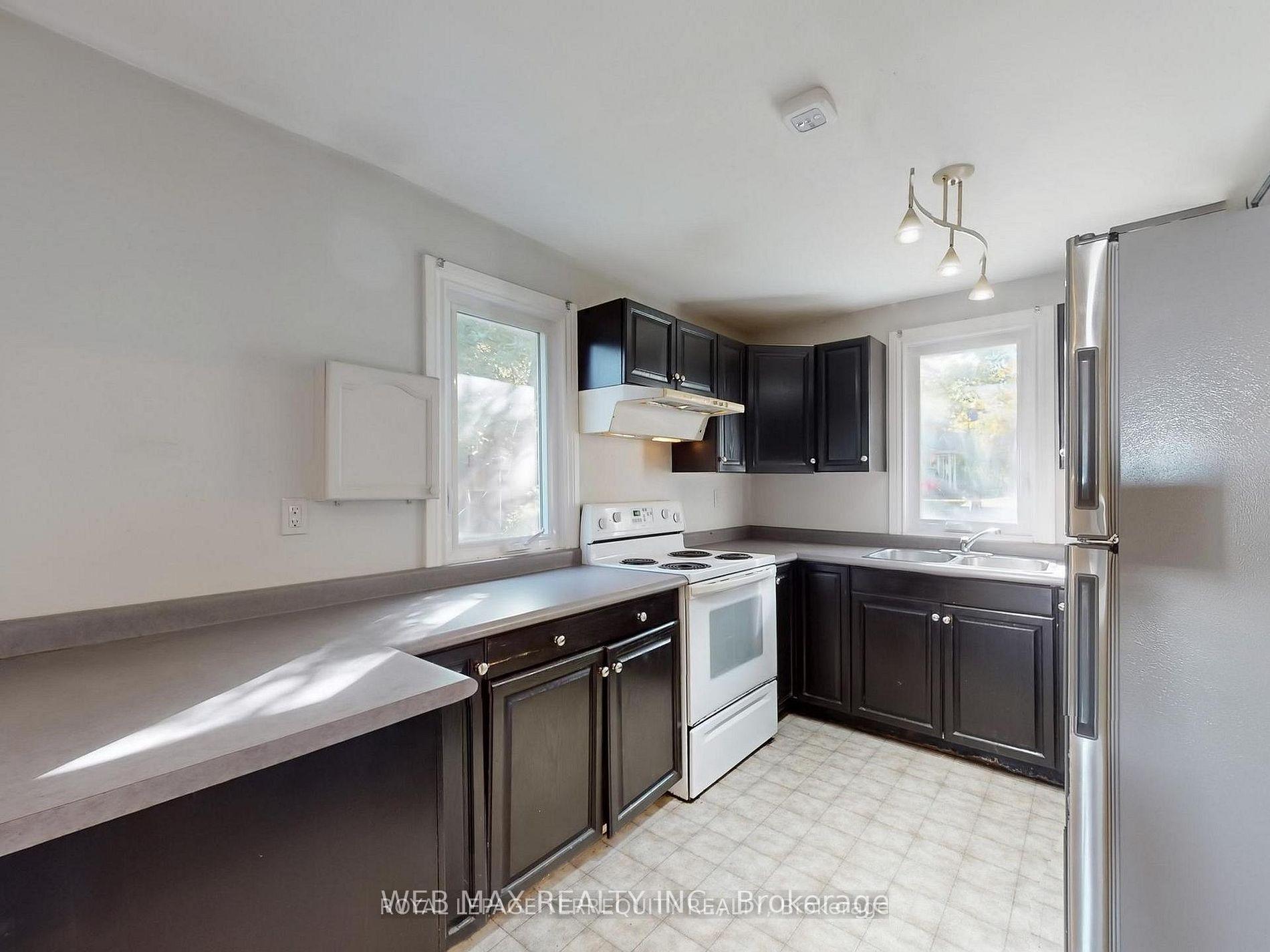 Photo 12 of 40 Brennan Avenue, Barrie, South Shore — HOMEH