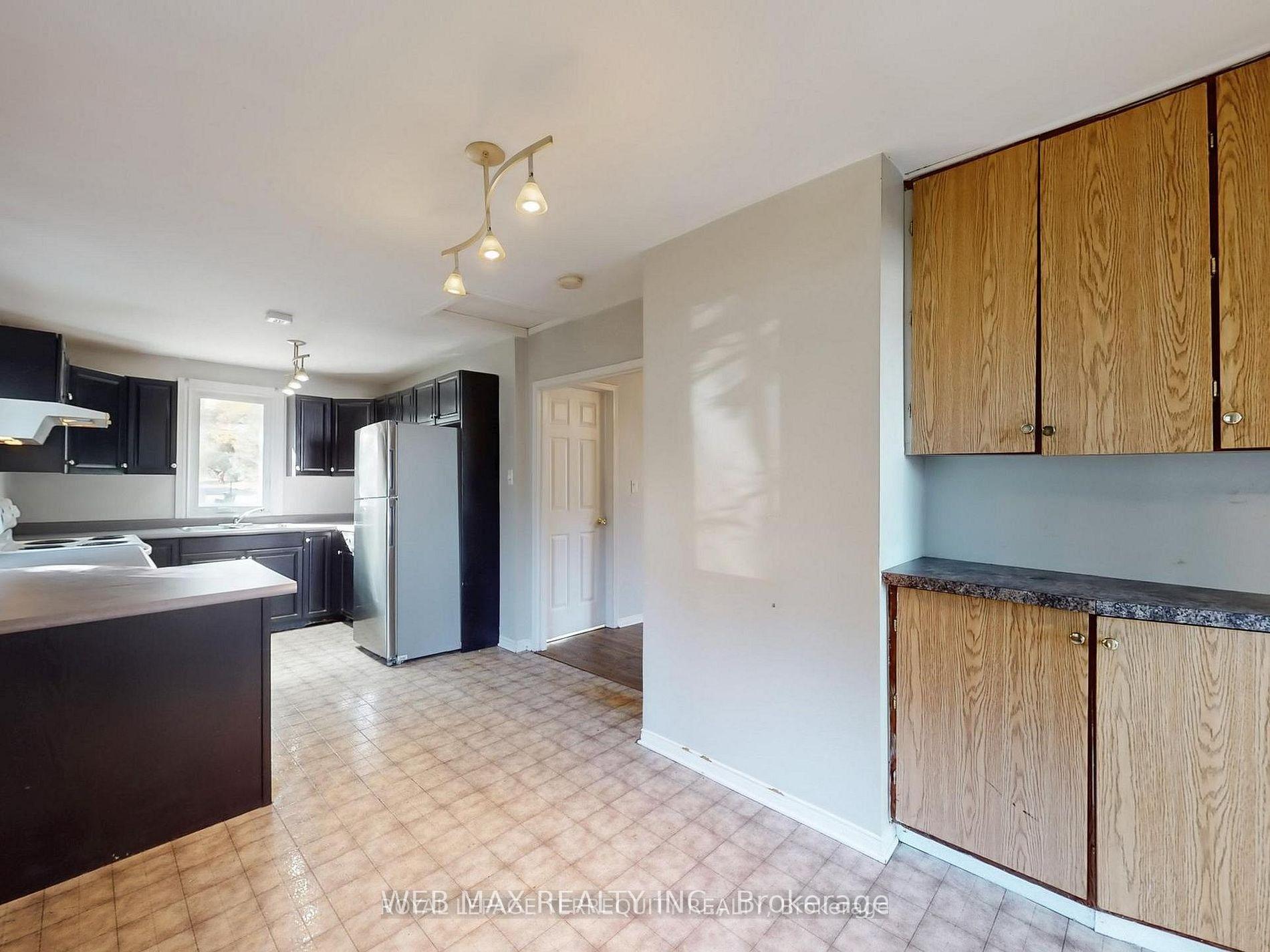 Photo 14 of 40 Brennan Avenue, Barrie, South Shore — HOMEH