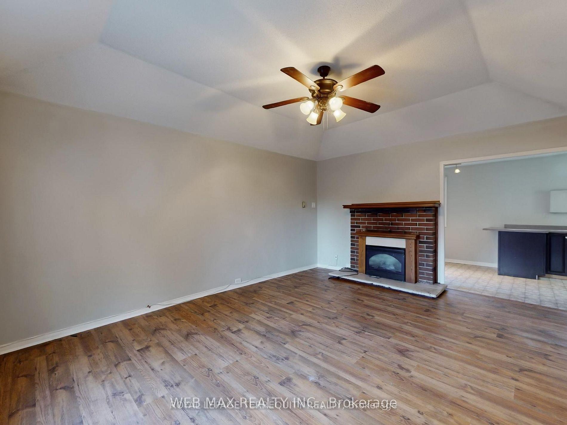 Photo 17 of 40 Brennan Avenue, Barrie, South Shore — HOMEH