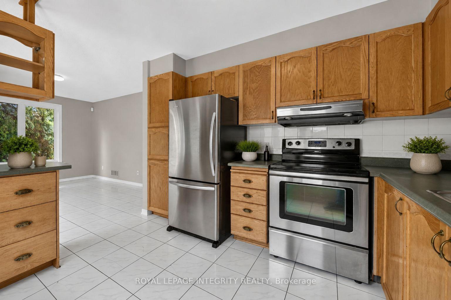 Photo 17 of 1957 Crestmont Place, Ottawa, Chapel Hill South - Orleans Village — HOMEH