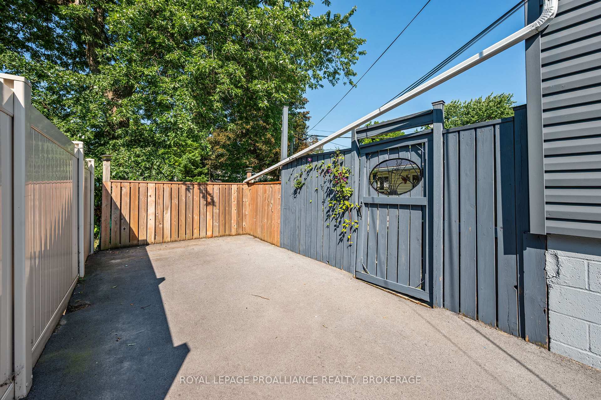 Photo 4 of 680 Alfred Street, Kingston, East of Sir John A. Blvd — HOMEH