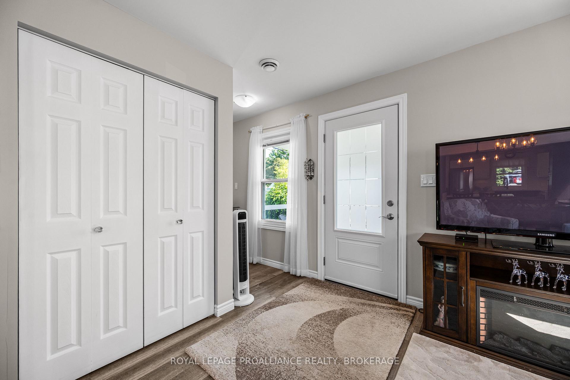 Photo 5 of 680 Alfred Street, Kingston, East of Sir John A. Blvd — HOMEH