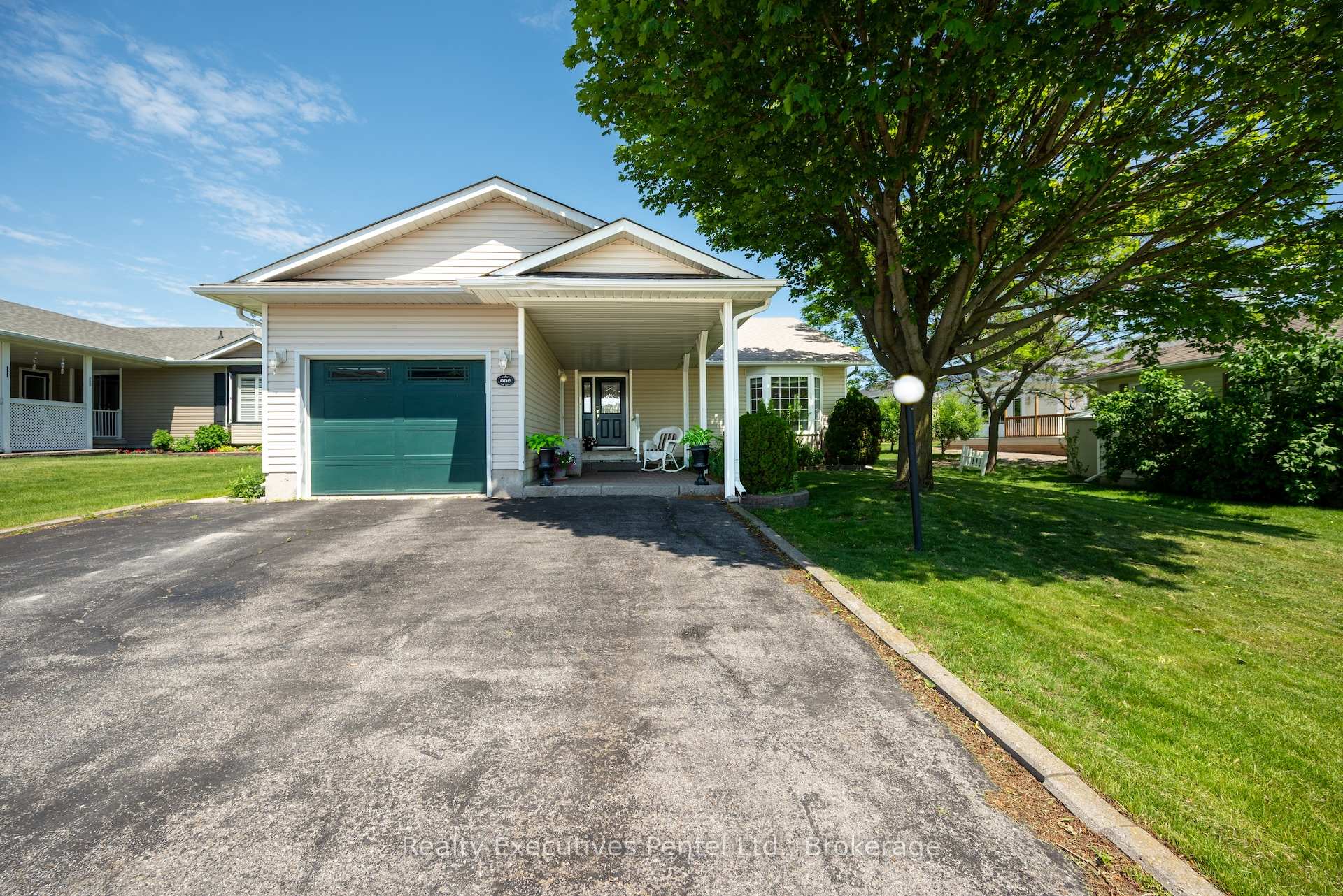 Photo 2 of 1 Cliff Drive, Clarington, Newcastle — HOMEH