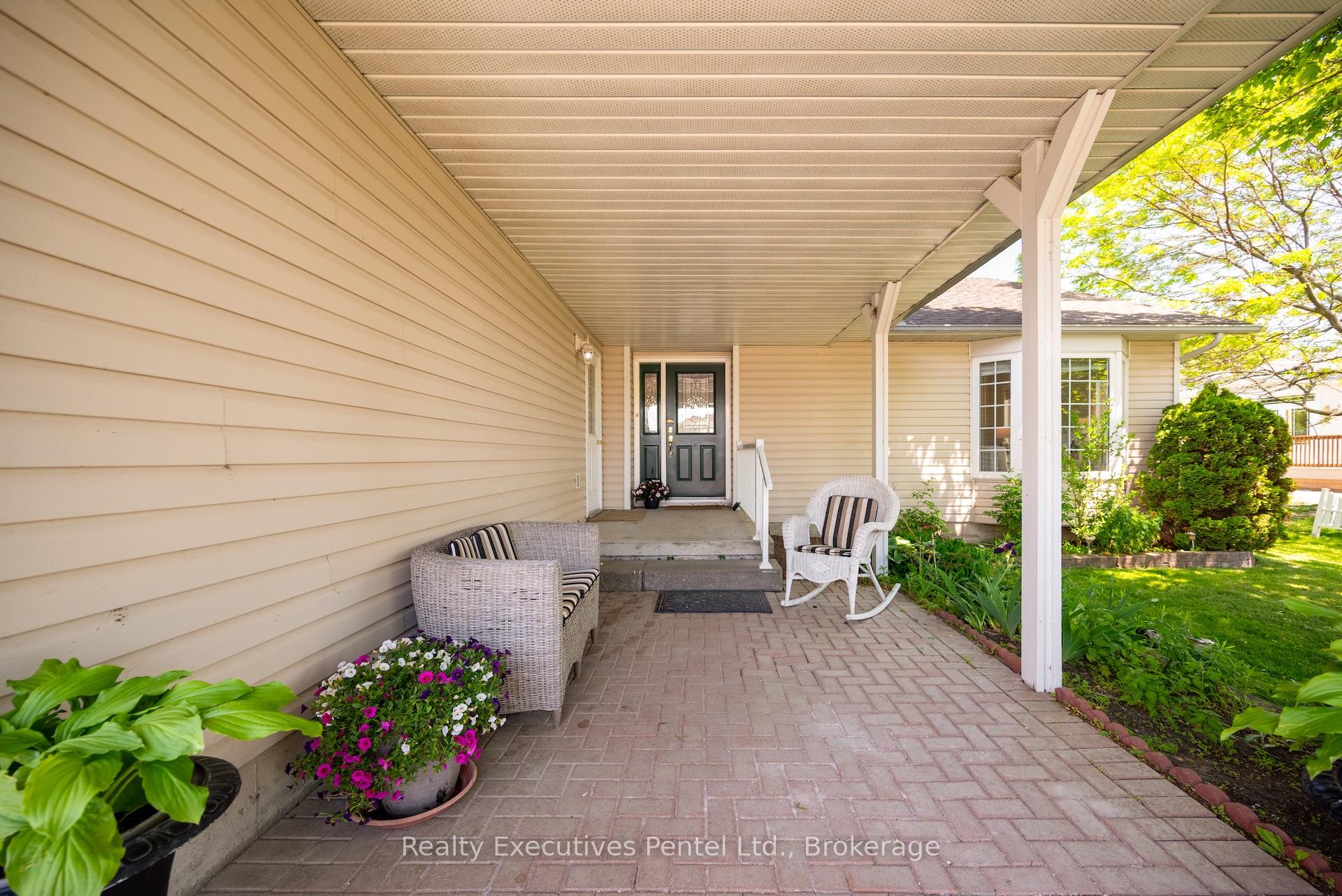 Photo 3 of 1 Cliff Drive, Clarington, Newcastle — HOMEH