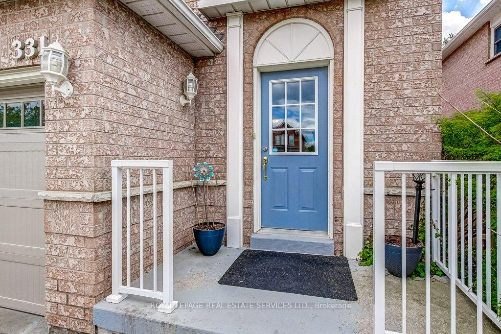 Photo 3 of 331 Ravineview Way, Oakville, Wedgewood Creek — HOMEH