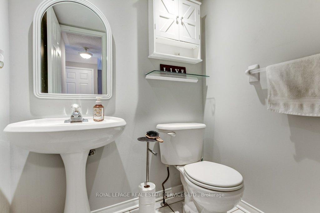 Photo 5 of 331 Ravineview Way, Oakville, Wedgewood Creek — HOMEH