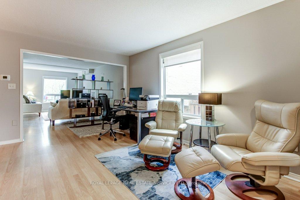 Photo 6 of 331 Ravineview Way, Oakville, Wedgewood Creek — HOMEH