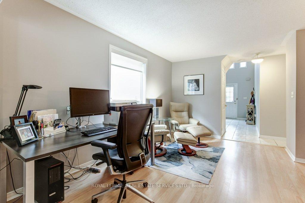 Photo 8 of 331 Ravineview Way, Oakville, Wedgewood Creek — HOMEH