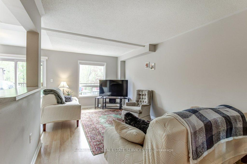 Photo 10 of 331 Ravineview Way, Oakville, Wedgewood Creek — HOMEH