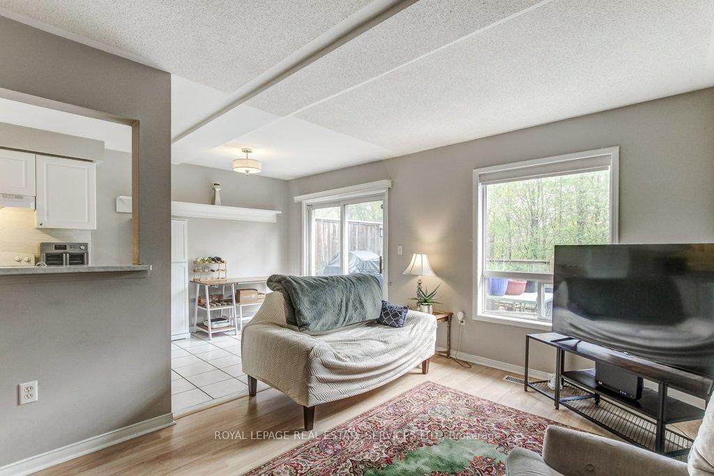 Photo 11 of 331 Ravineview Way, Oakville, Wedgewood Creek — HOMEH