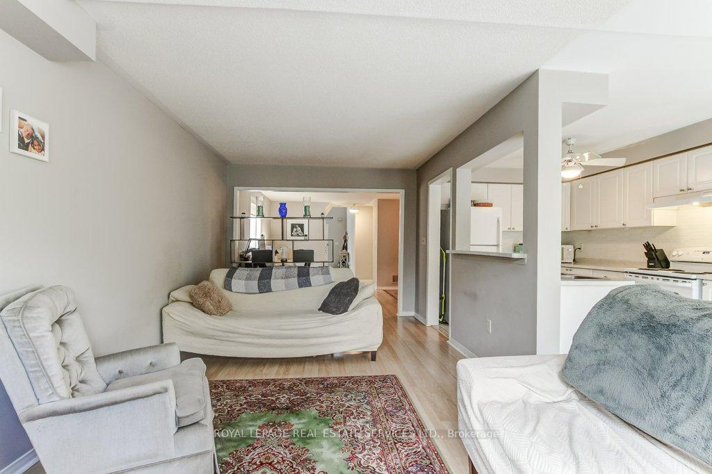 Photo 12 of 331 Ravineview Way, Oakville, Wedgewood Creek — HOMEH