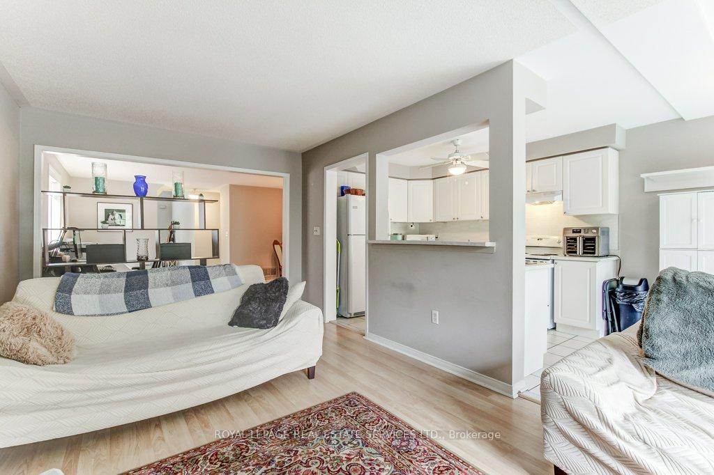 Photo 13 of 331 Ravineview Way, Oakville, Wedgewood Creek — HOMEH