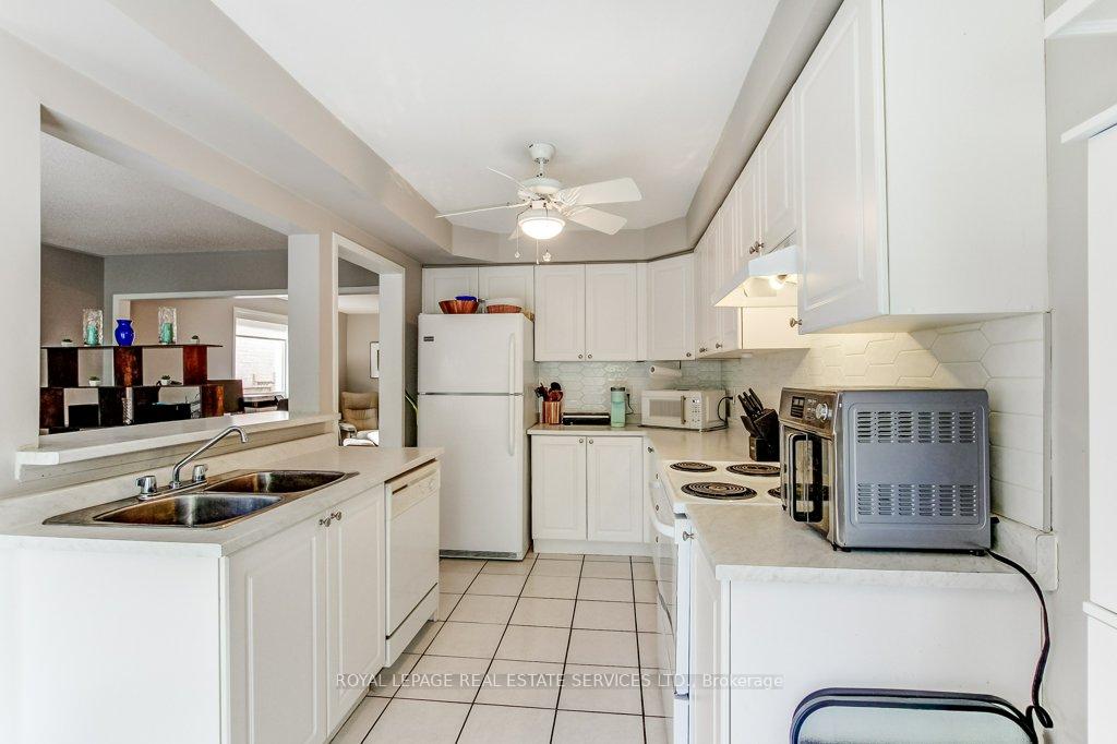 Photo 16 of 331 Ravineview Way, Oakville, Wedgewood Creek — HOMEH
