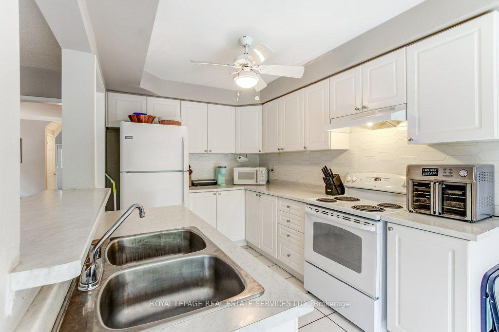 Photo 17 of 331 Ravineview Way, Oakville, Wedgewood Creek — HOMEH