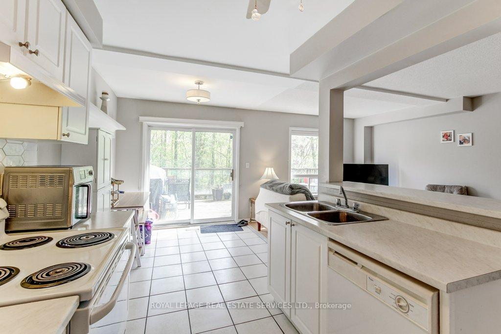 Photo 18 of 331 Ravineview Way, Oakville, Wedgewood Creek — HOMEH