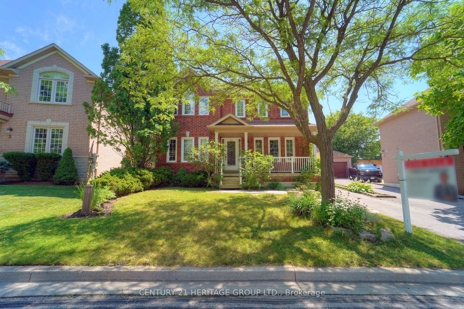 Photo 2 of 3 Primrose Path Crescent, Markham, Legacy — HOMEH