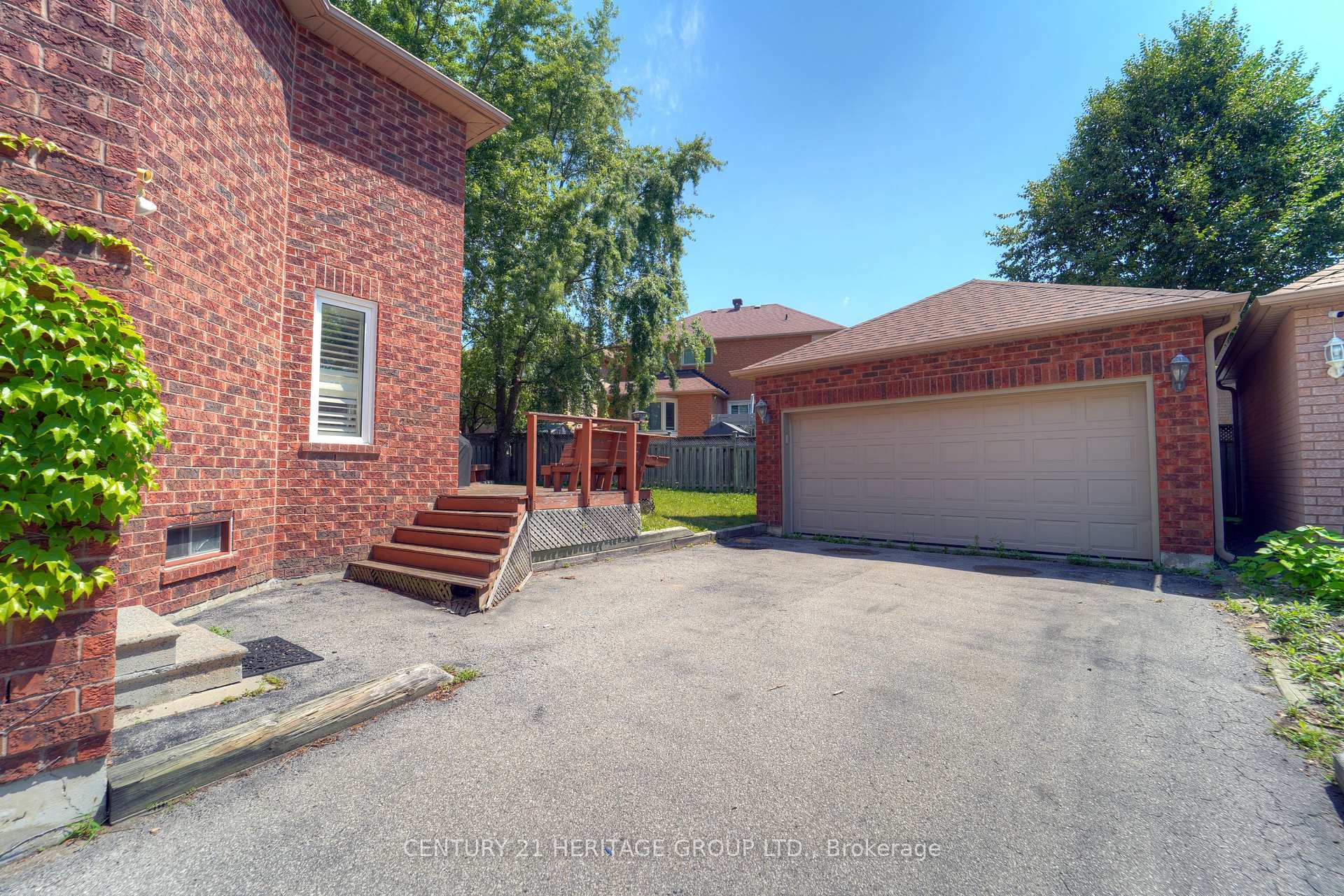 Photo 5 of 3 Primrose Path Crescent, Markham, Legacy — HOMEH
