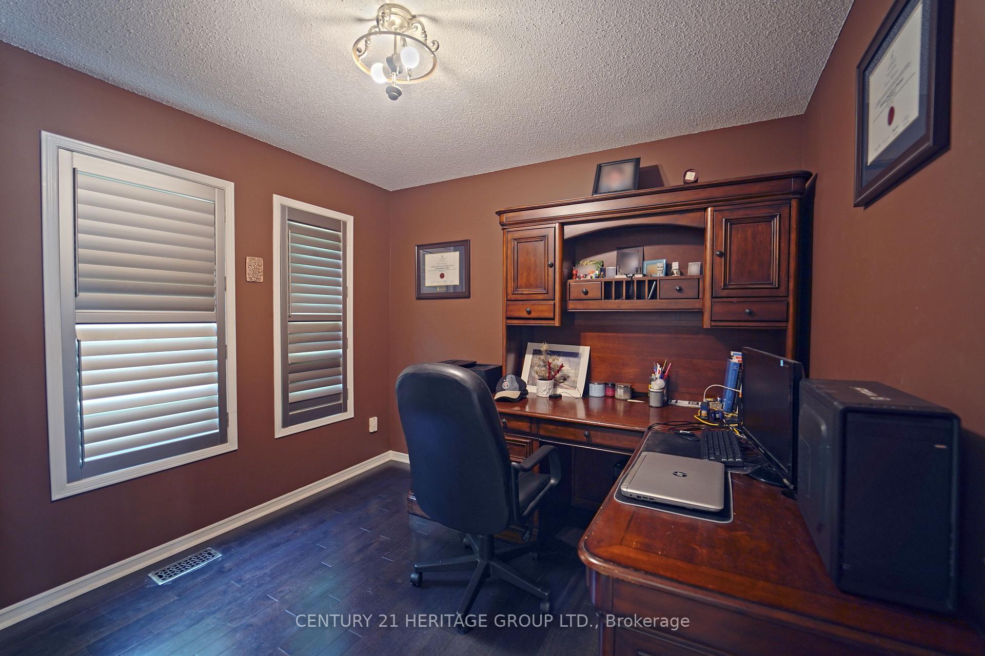 Photo 13 of 3 Primrose Path Crescent, Markham, Legacy — HOMEH