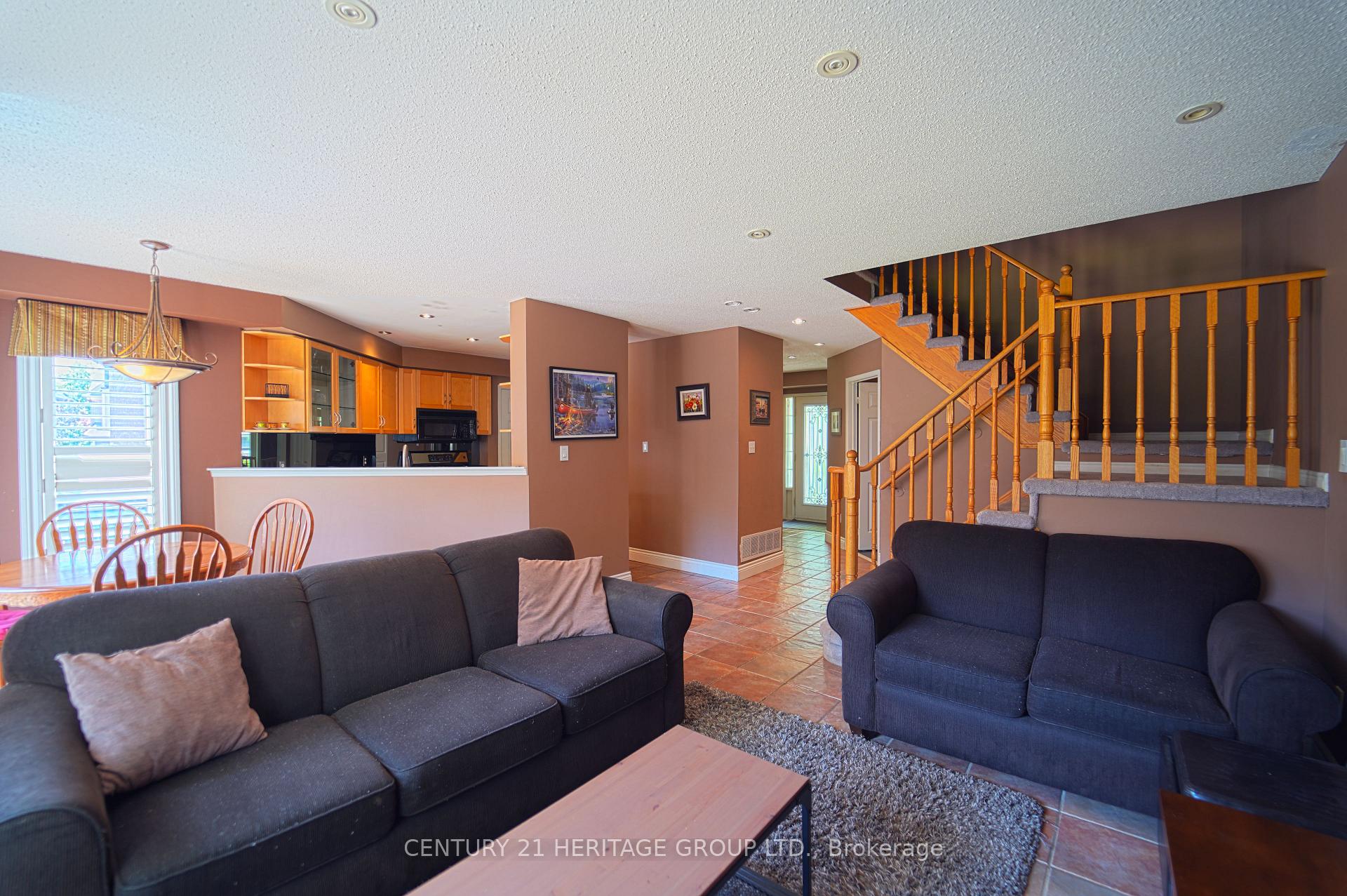 Photo 16 of 3 Primrose Path Crescent, Markham, Legacy — HOMEH
