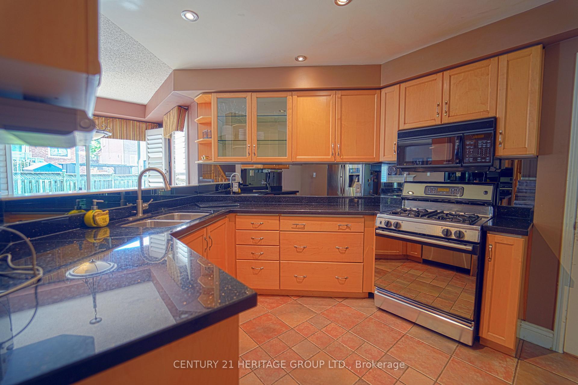 Photo 17 of 3 Primrose Path Crescent, Markham, Legacy — HOMEH