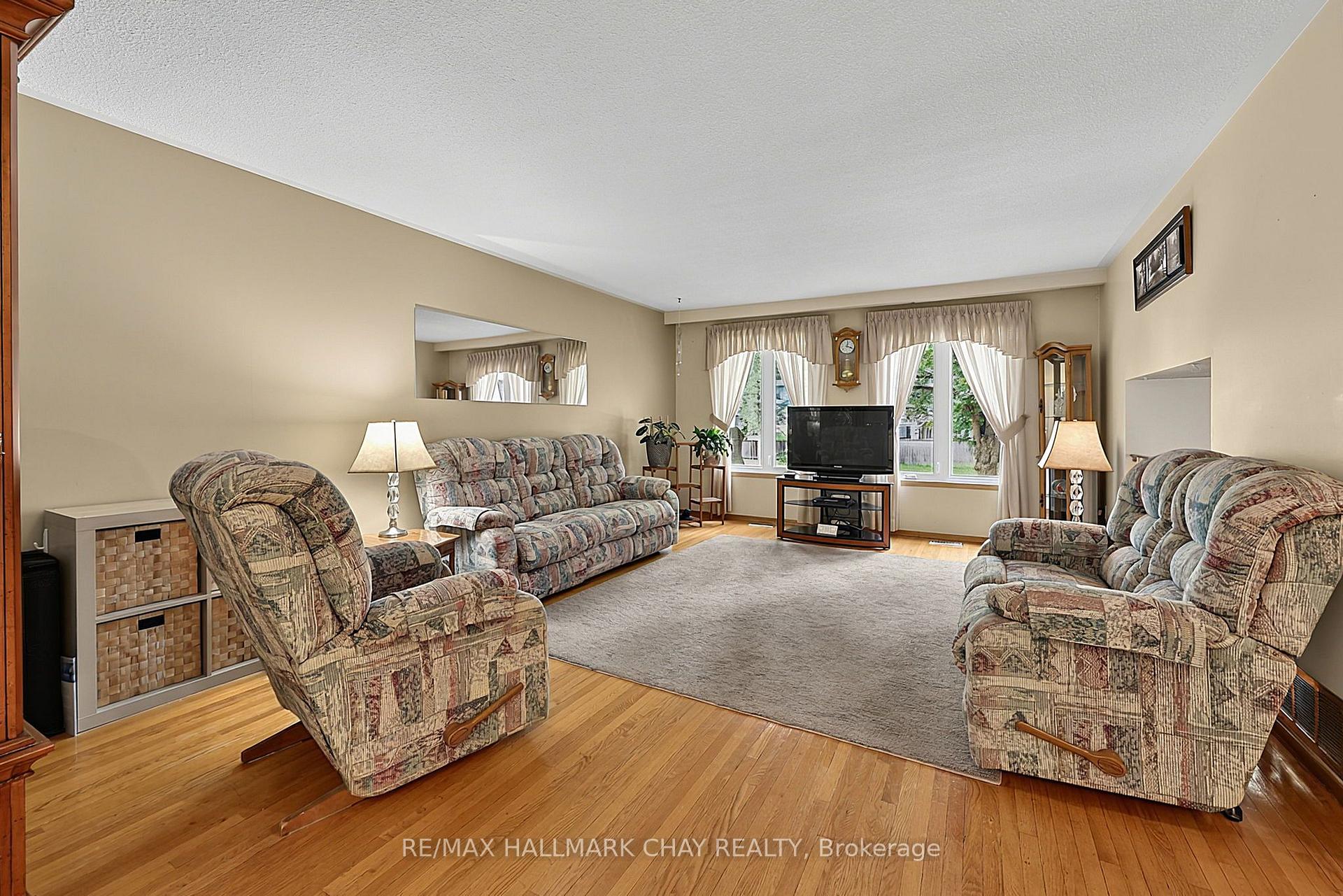 Photo 4 of 11 Second Street, New Tecumseth, Beeton — HOMEH