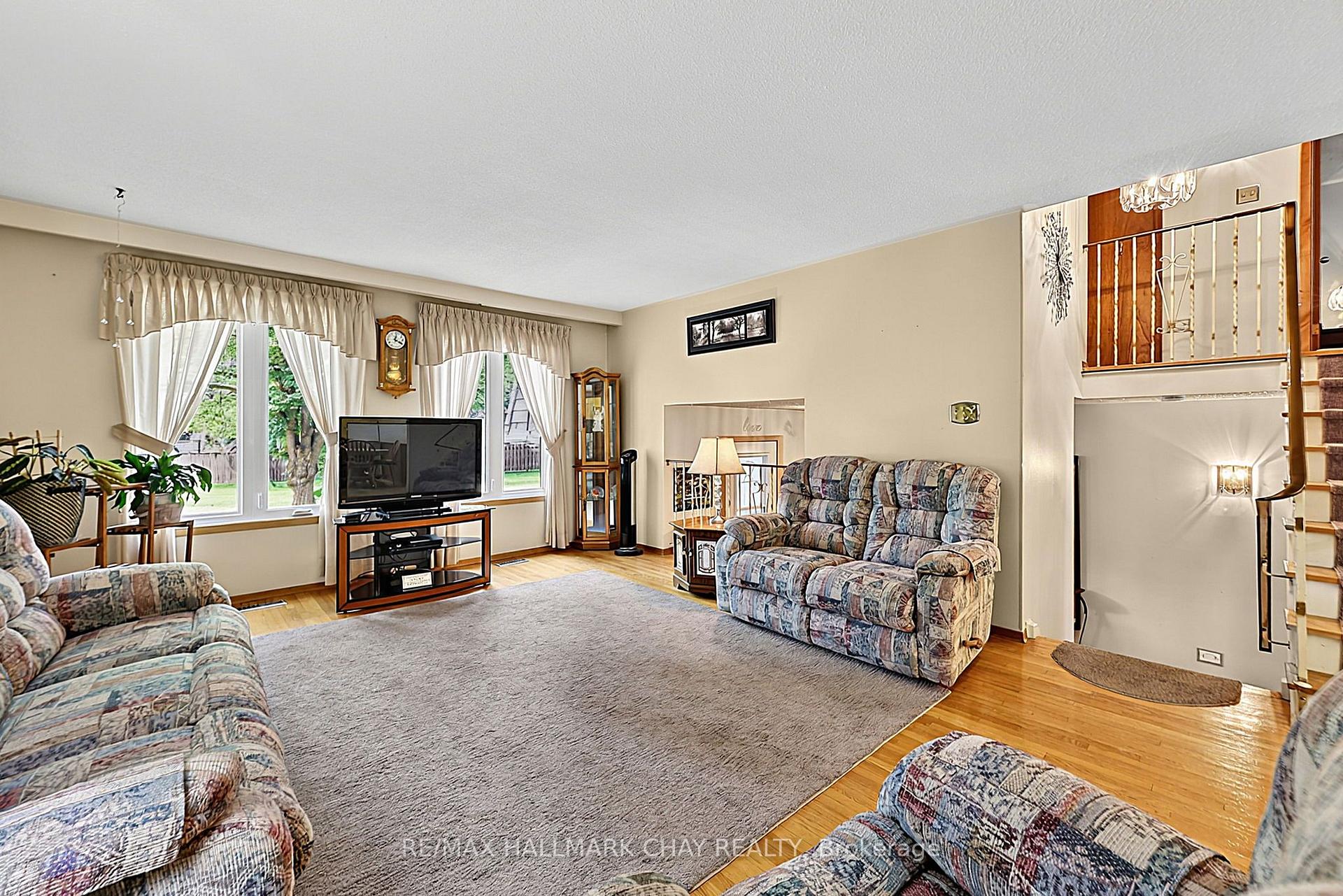 Photo 6 of 11 Second Street, New Tecumseth, Beeton — HOMEH
