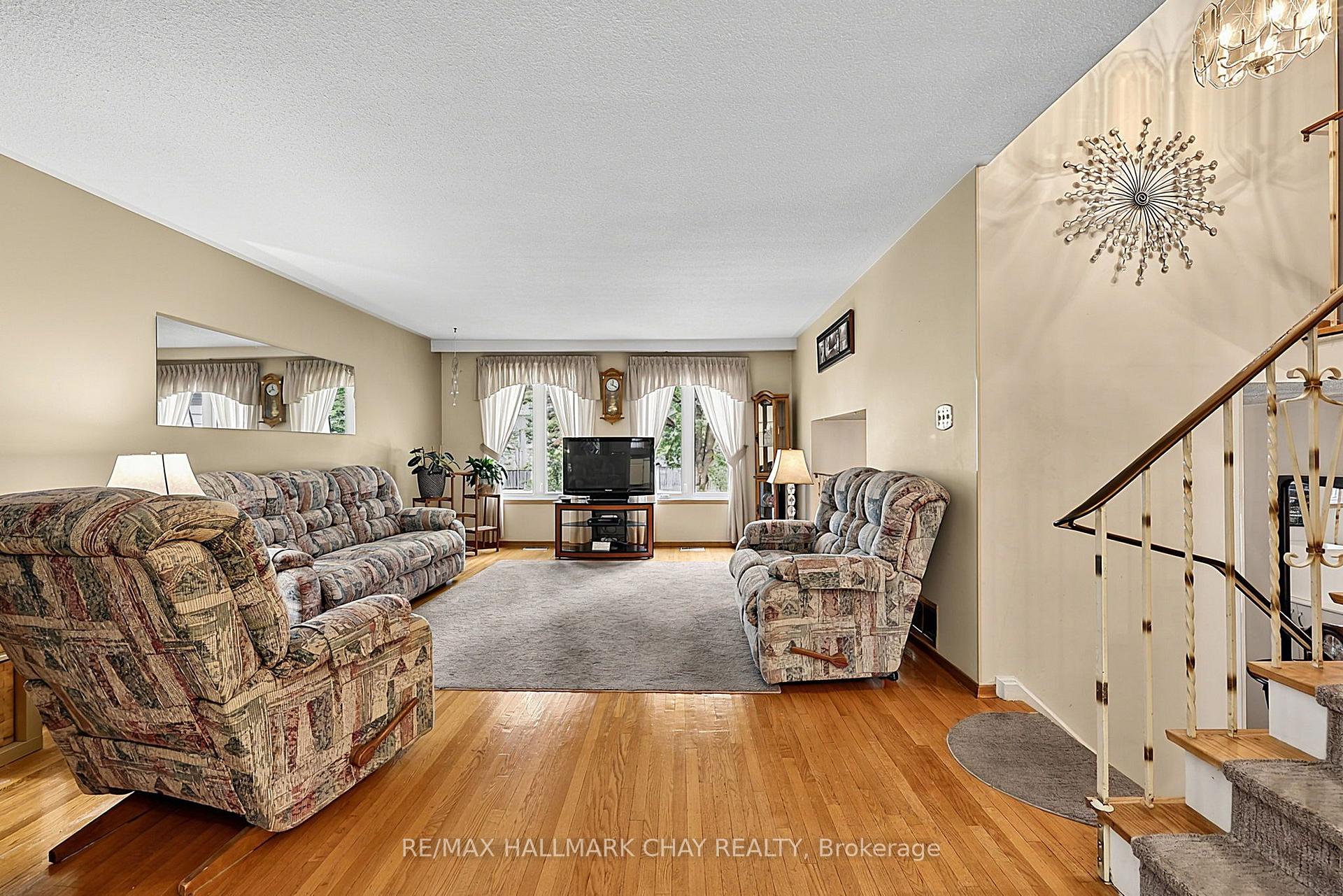 Photo 7 of 11 Second Street, New Tecumseth, Beeton — HOMEH