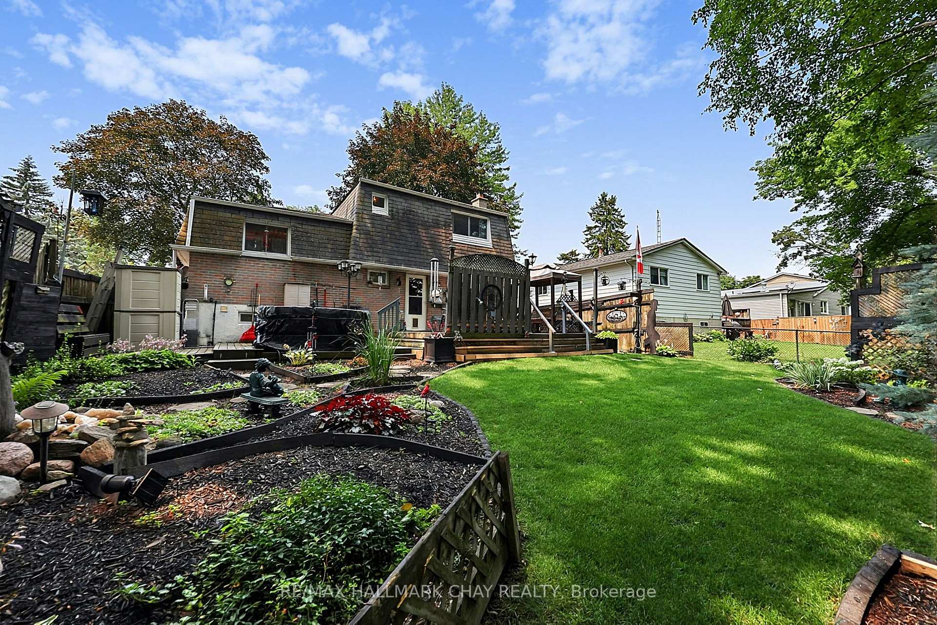 Photo 24 of 11 Second Street, New Tecumseth, Beeton — HOMEH