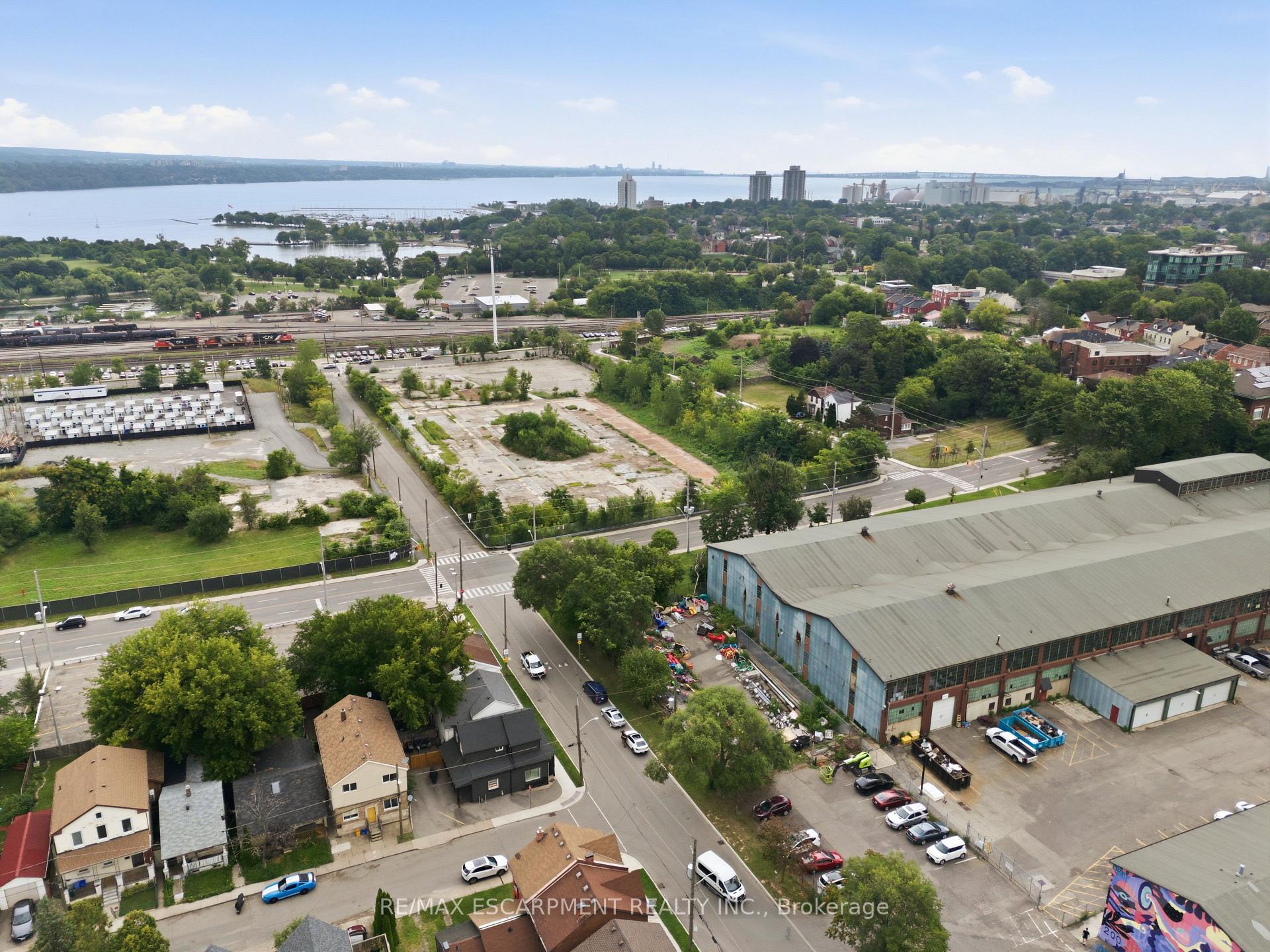 Photo 5 of 203 Caroline Street N, Hamilton, Central — HOMEH