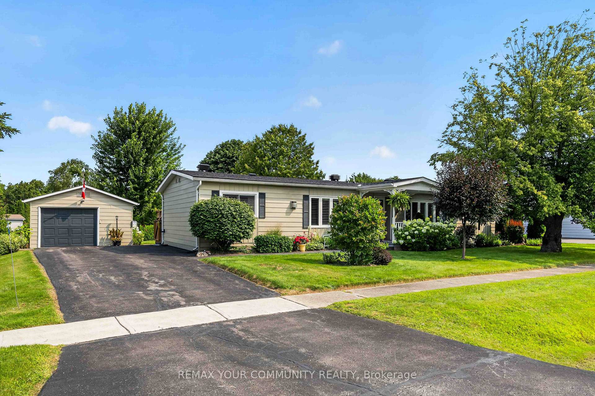Photo 2 of 131 Roxanna Drive, Georgina, Sutton & Jackson's Point — HOMEH