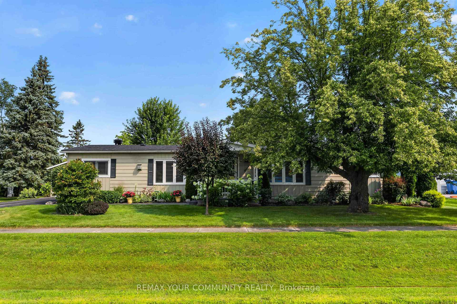 Photo 3 of 131 Roxanna Drive, Georgina, Sutton & Jackson's Point — HOMEH