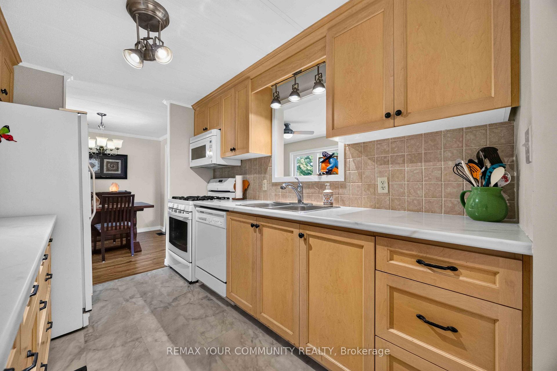 Photo 15 of 131 Roxanna Drive, Georgina, Sutton & Jackson's Point — HOMEH