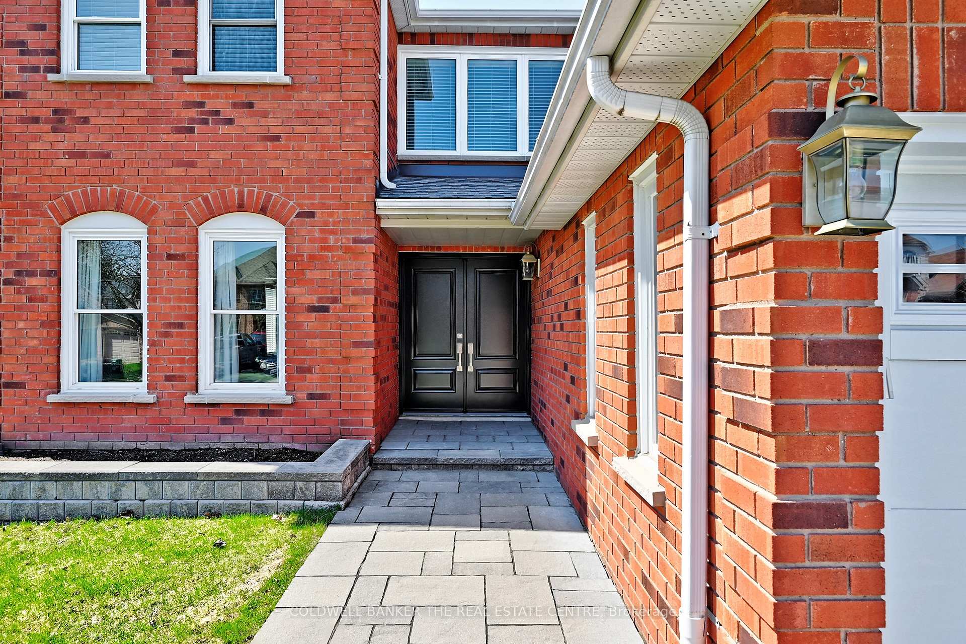 Photo 2 of 194 Chambers Crescent, Newmarket, Armitage — HOMEH