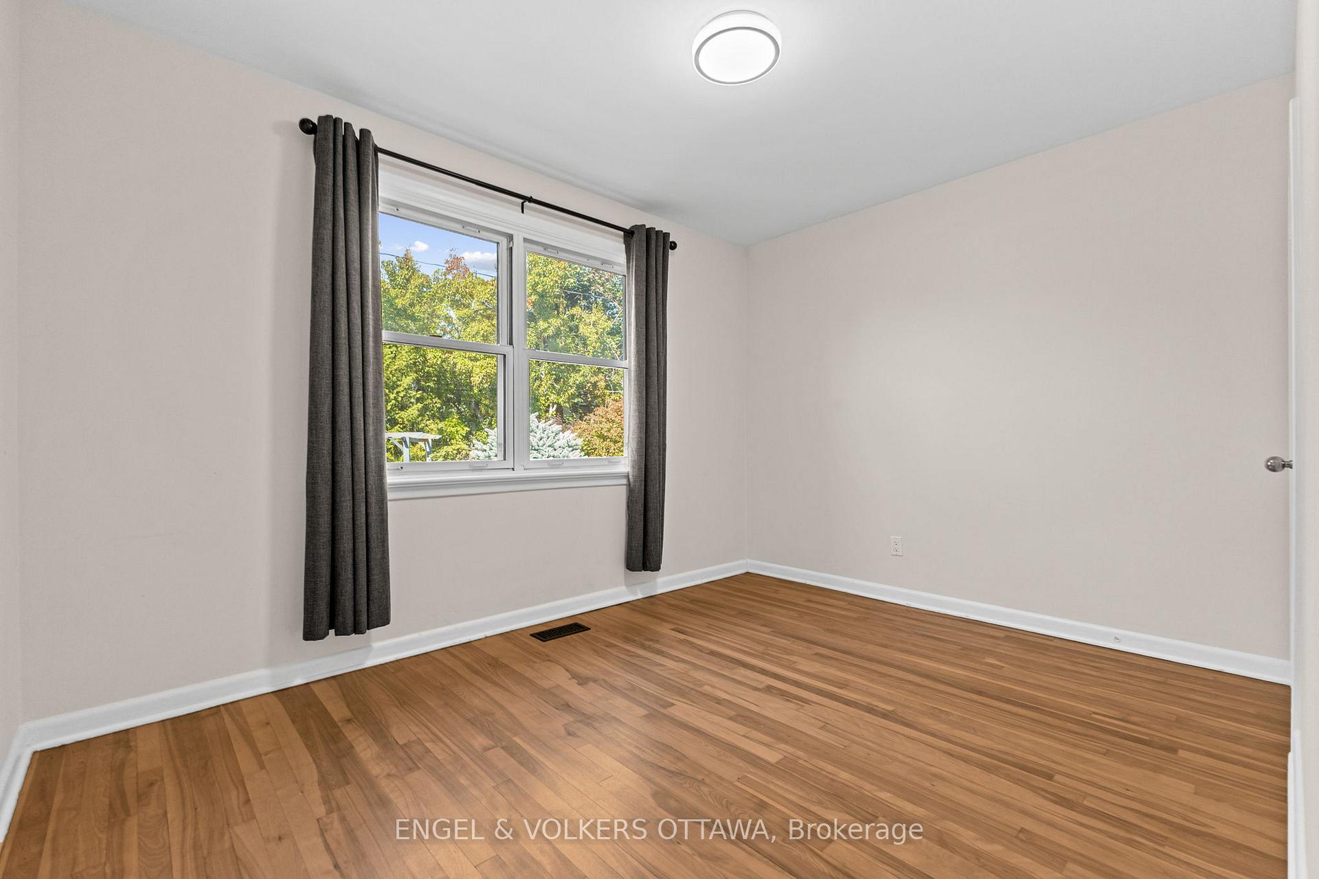 Photo 11 of 855 Weston Drive, Ottawa, Elmvale Acres — HOMEH