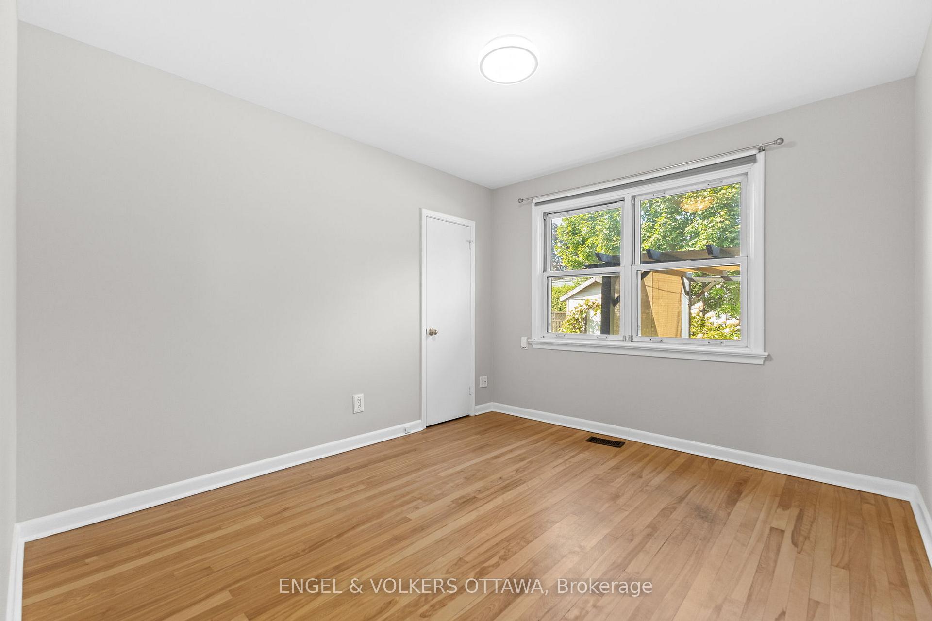 Photo 13 of 855 Weston Drive, Ottawa, Elmvale Acres — HOMEH