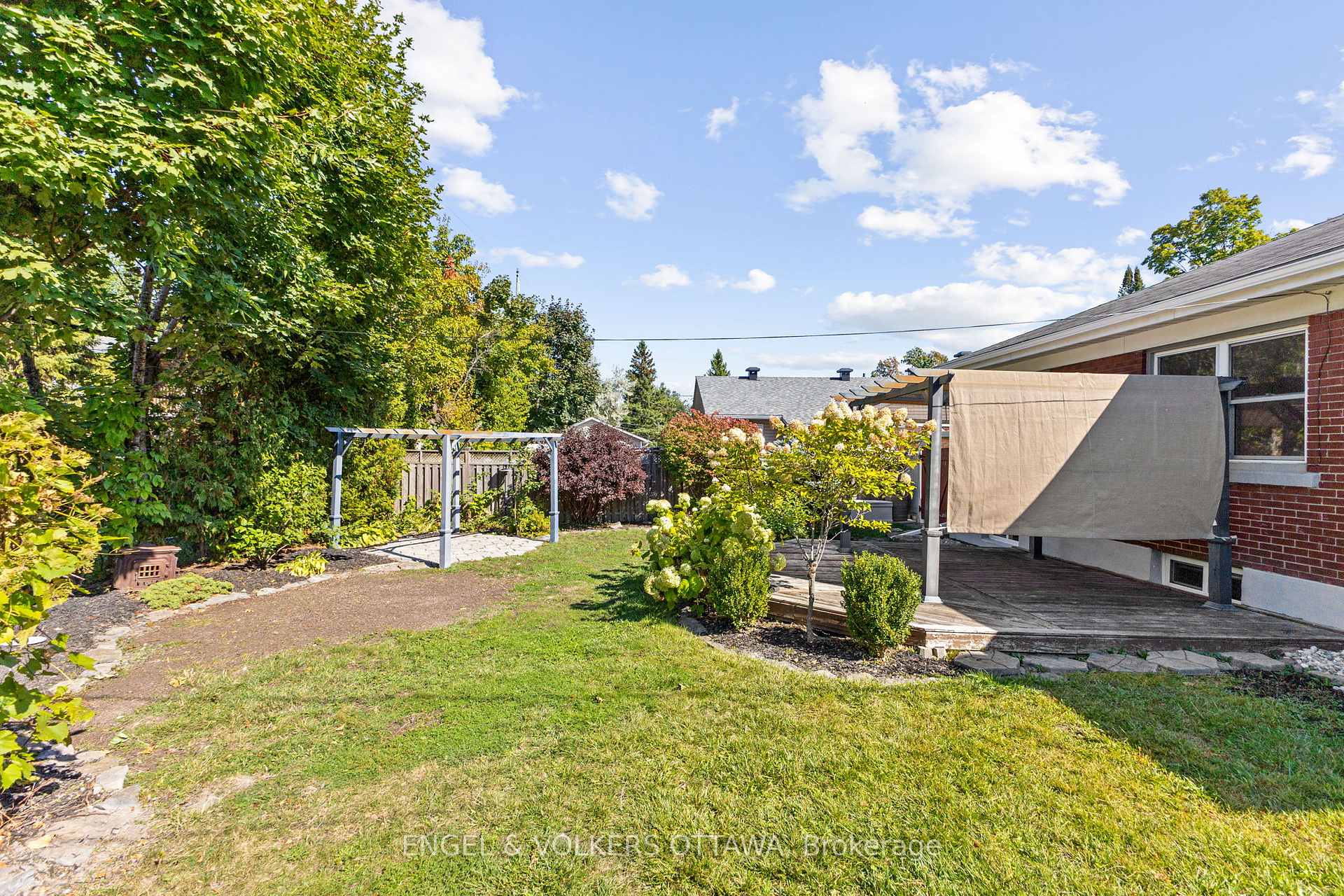 Photo 33 of 855 Weston Drive, Ottawa, Elmvale Acres — HOMEH