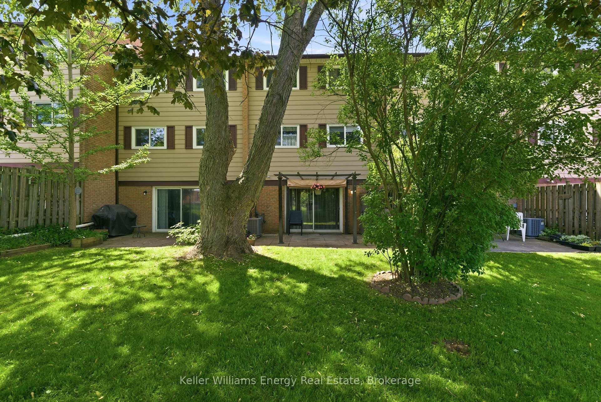 Photo 41 of Unit 12, 320 Blackthorn Street, Oshawa, Eastdale — HOMEH