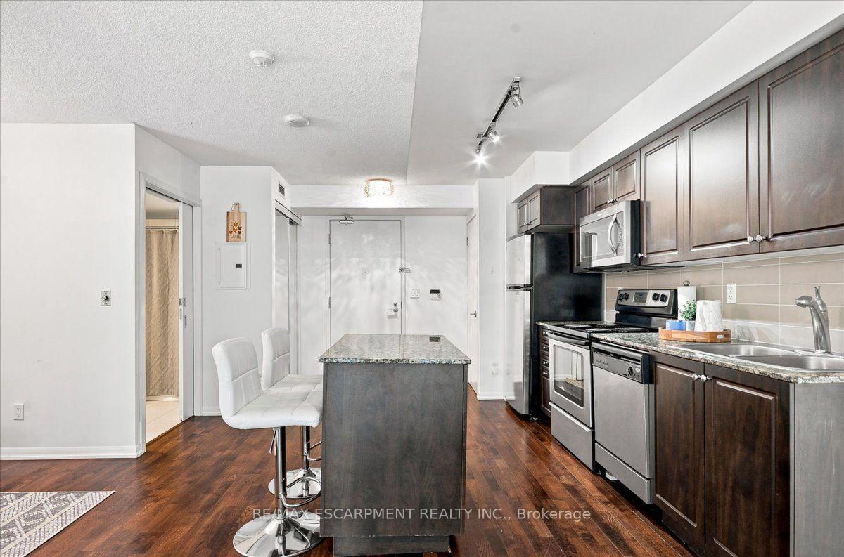 Photo 4 of Unit 676, 209 Fort York Boulevard, Toronto, Niagara — HOMEH