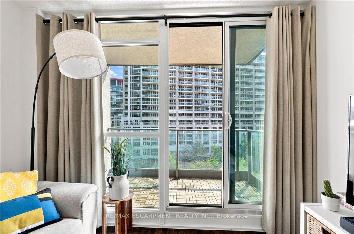 Photo 10 of Unit 676, 209 Fort York Boulevard, Toronto, Niagara — HOMEH